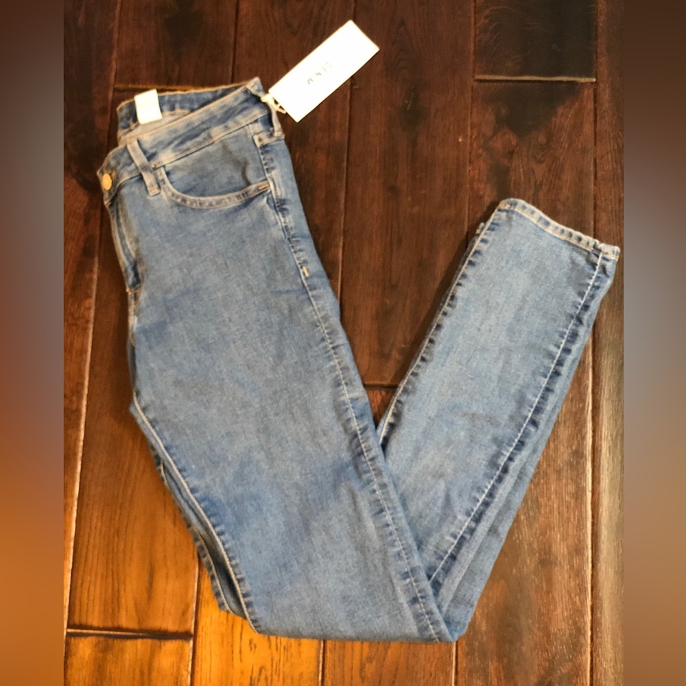 Women’s size 28 skinny low waist jeans from H&M NWT
